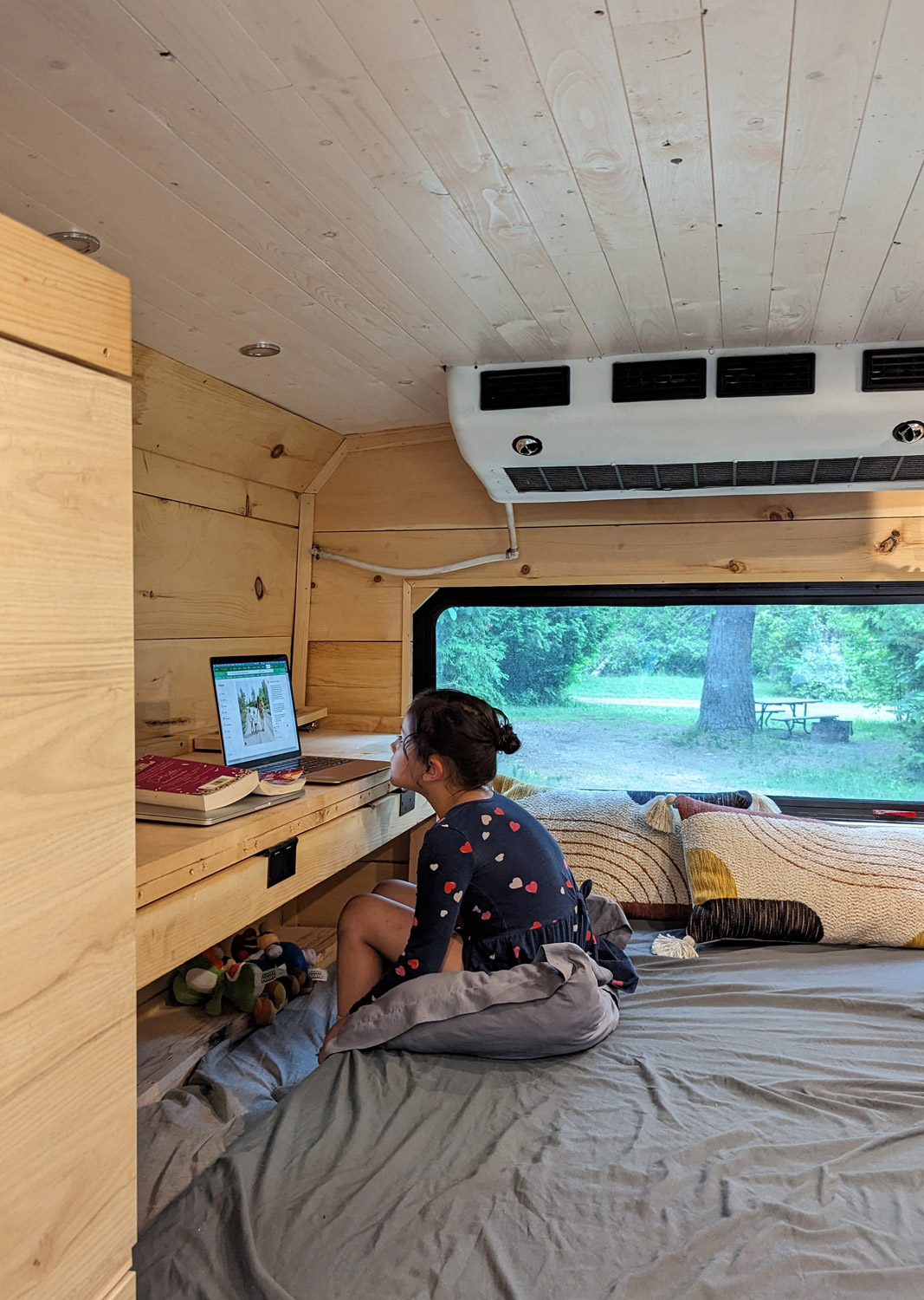 BedAndDesk