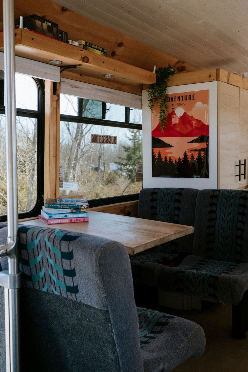 Albus_DiningTable_02